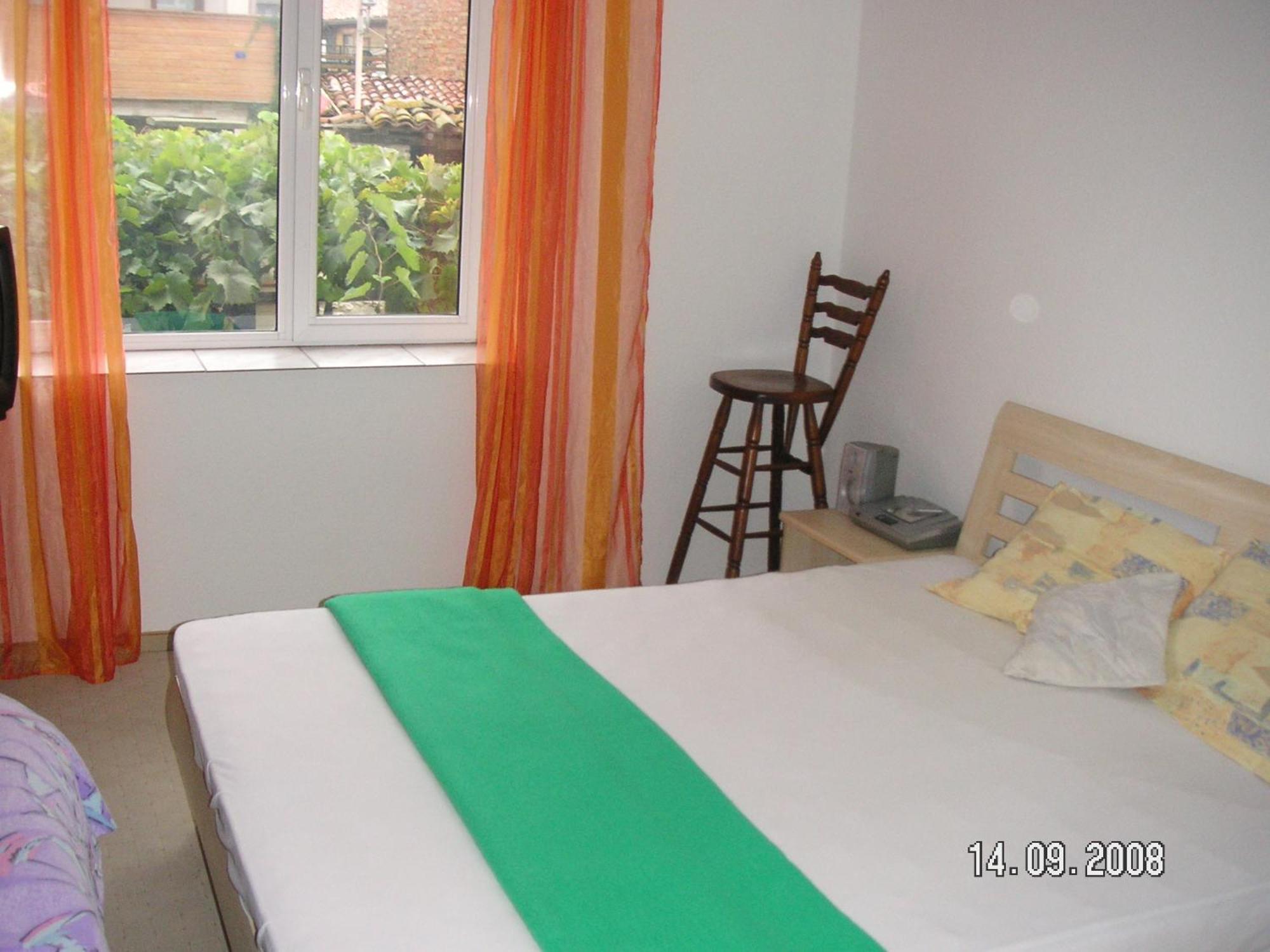 Emona Guest House Nesebar Rum bild