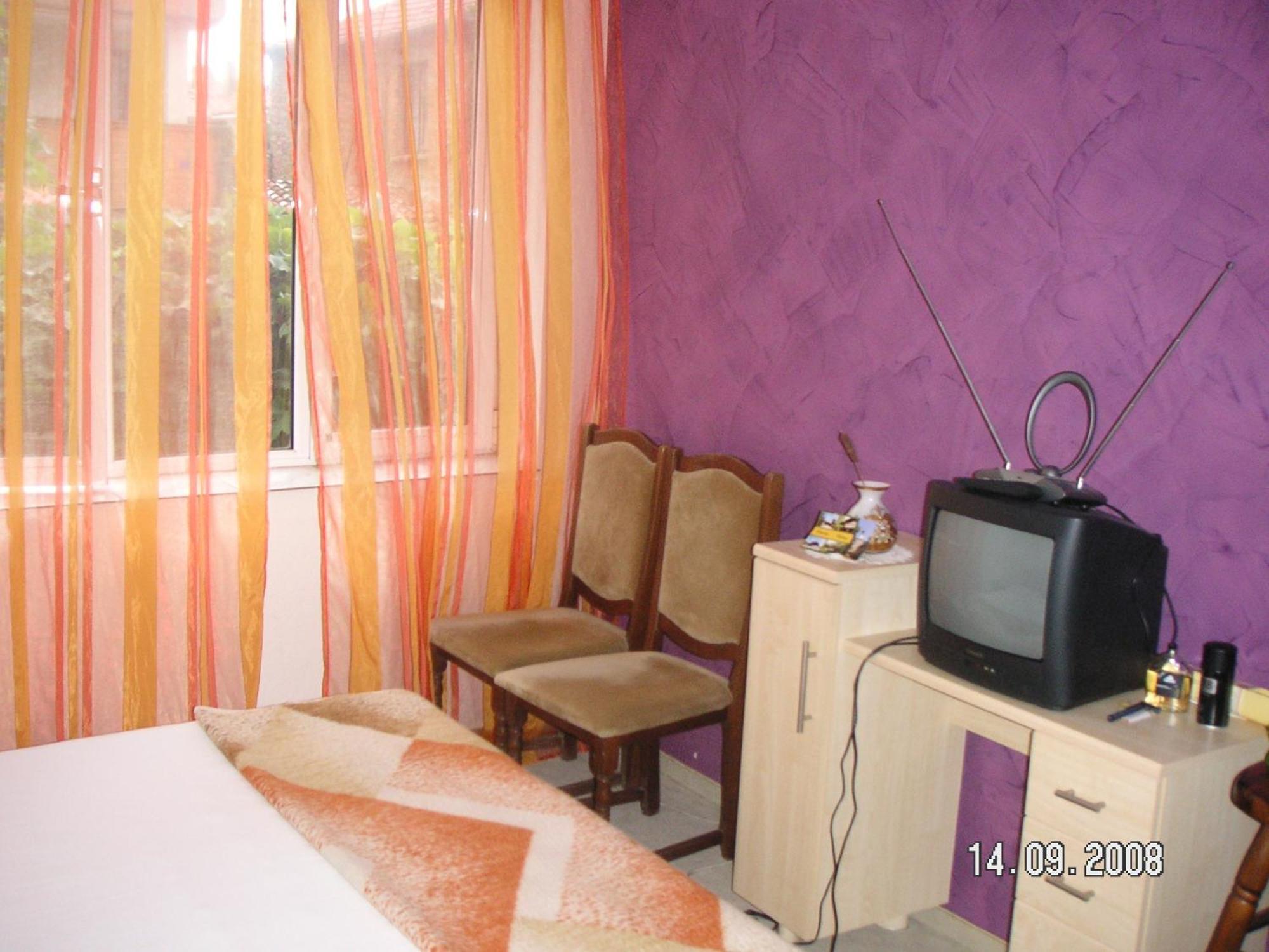 Emona Guest House Nesebar Rum bild