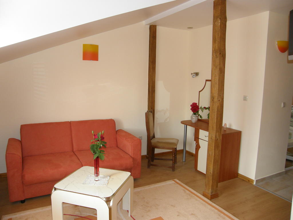 Emona Guest House Nesebar Rum bild