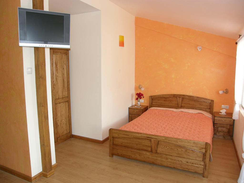 Emona Guest House Nesebar Rum bild
