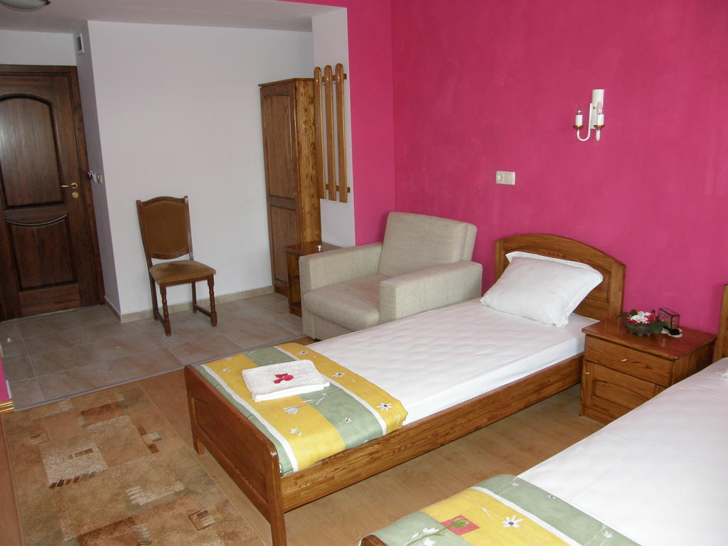 Emona Guest House Nesebar Rum bild