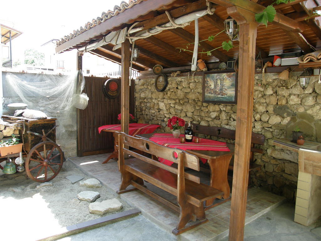 Emona Guest House Nesebar Rum bild