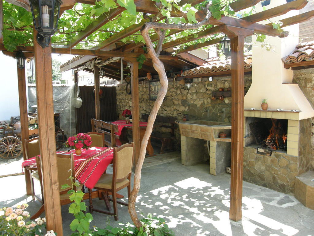 Emona Guest House Nesebar Rum bild